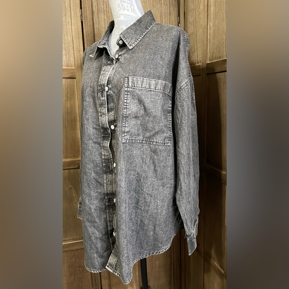 NWT Men’s SO GOOD FOR LIFE Button Down. - Picture 3 of 5